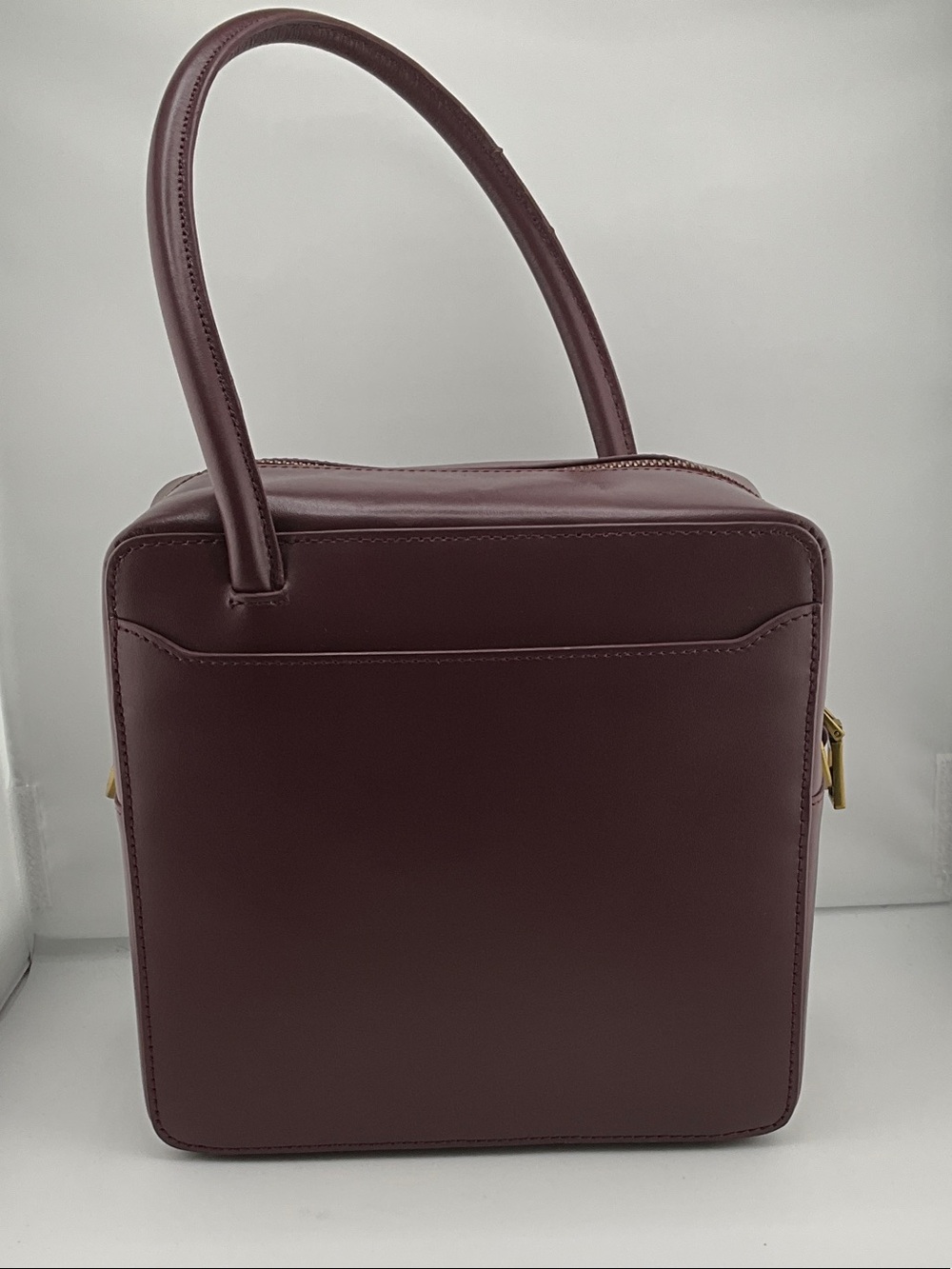 #R44 BNIB Paris Yin’s Lore Lay Burgundy Leather Handbag with Gold Chain - Picture 2 of 4
